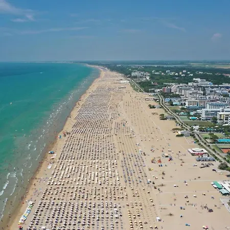 Bright Sea Front With Balcony Apartment *