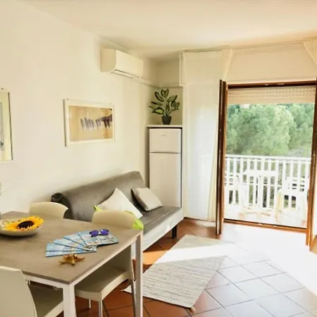 Bright Sea Front With Balcony Lejlighed