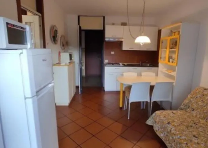 Bright Sea Front With Balcony Lejlighed